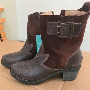 Olukai Brown Boots size 5